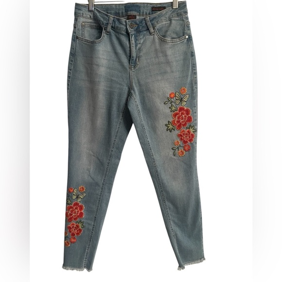 Earl Jeans
Colorful Embroidered Ankle Skinny Jeans size 8
Floral & butterfly - Picture 1 of 8
